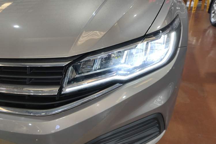 Used Volkswagen Bora 2019 1.5L Automatic Fashion Model Left Front Headlight