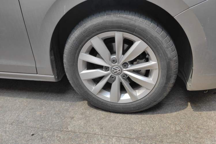 Used Volkswagen Bora 2019 Revised Version 1.5L Automatic Elite Edition China VI Standard Right Front Wheel Hub