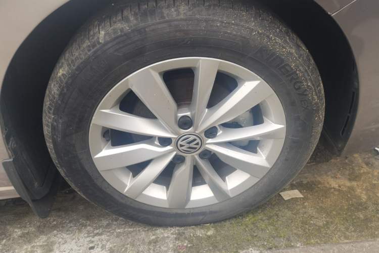 Used Volkswagen Bora 2019 Revised Version 1.5L Automatic Comfort Edition China VI Standard Right Front Wheel Hub
