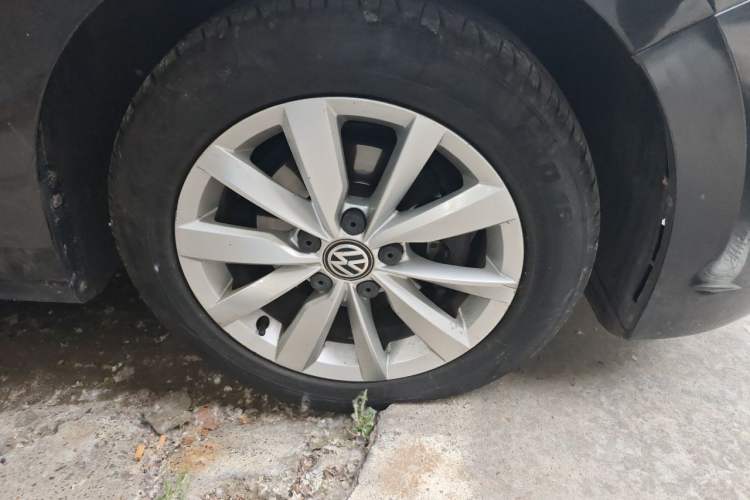Used Volkswagen Bora 2019 Revised Version 1.5L Automatic Comfort Edition China VI Standard Right Front Wheel Hub
