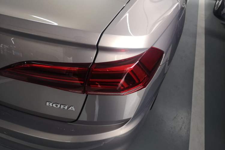 Used Volkswagen Bora 2019 1.5L Automatic Elite Version Right Rear Taillight