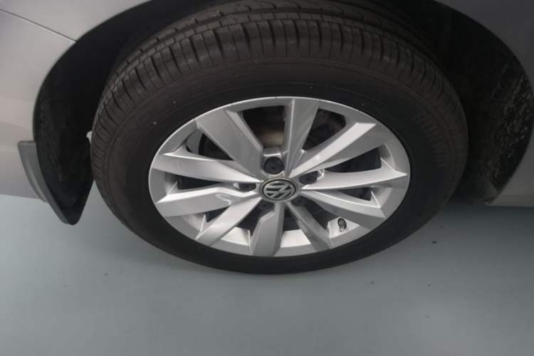 Used Volkswagen Bora 2019 1.5L Automatic Elite Version Right Rear Wheel Hub