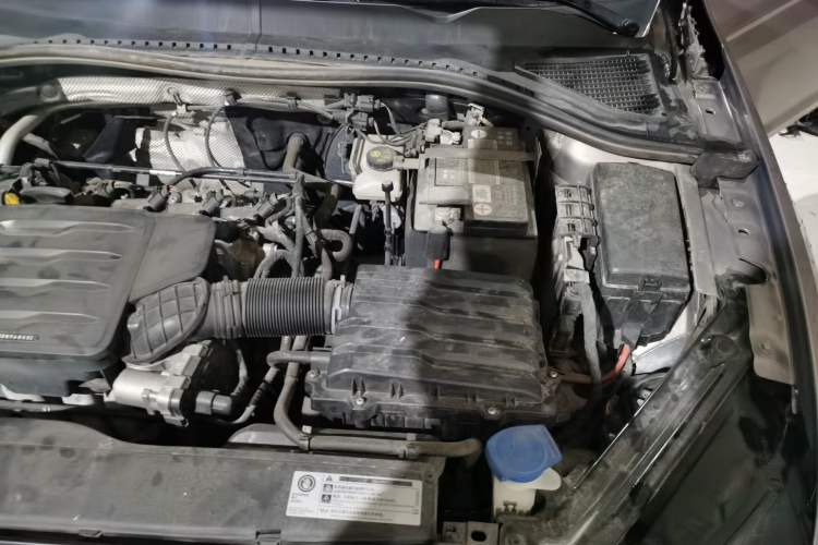 Used Volkswagen Bora 2019 Revised Version 1.5L Automatic Fashionable Style China VI Engine Bay Left