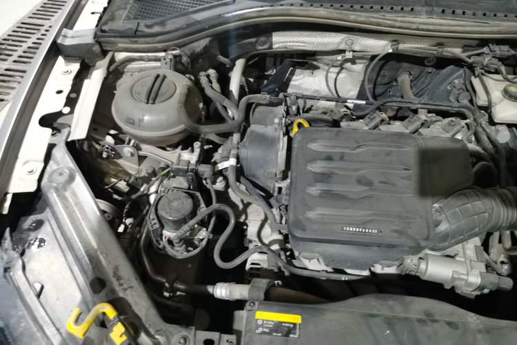 Used Volkswagen Bora 2019 Revised Version 1.5L Automatic Fashionable Style China VI Engine Bay Right
