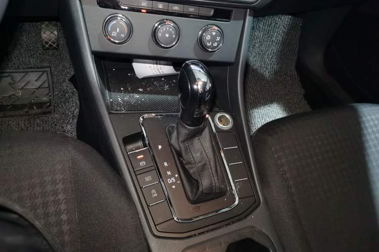Used Volkswagen Bora 2019 Revised Version 1.5L Automatic Fashionable Style China VI Gear Lever