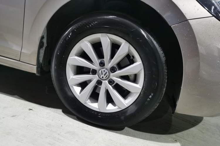 Used Volkswagen Bora 2019 Revised Version 1.5L Automatic Fashionable Style China VI Right Front Wheel Hub