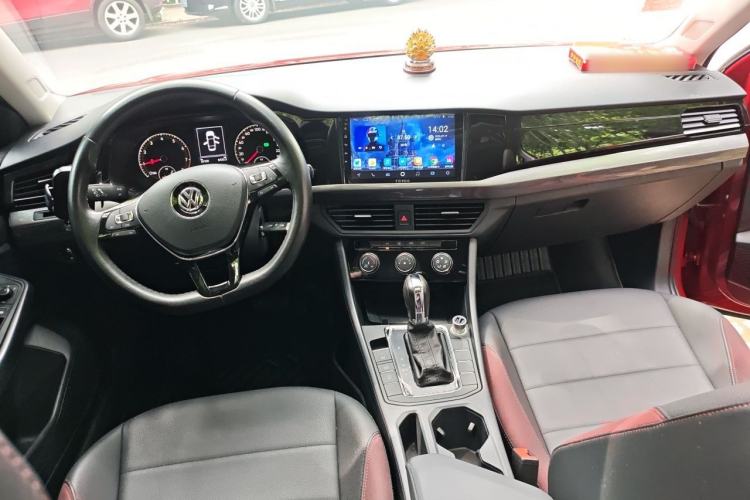 Used Volkswagen Bora 2019 1.5L Automatic Comfort Model Center Console