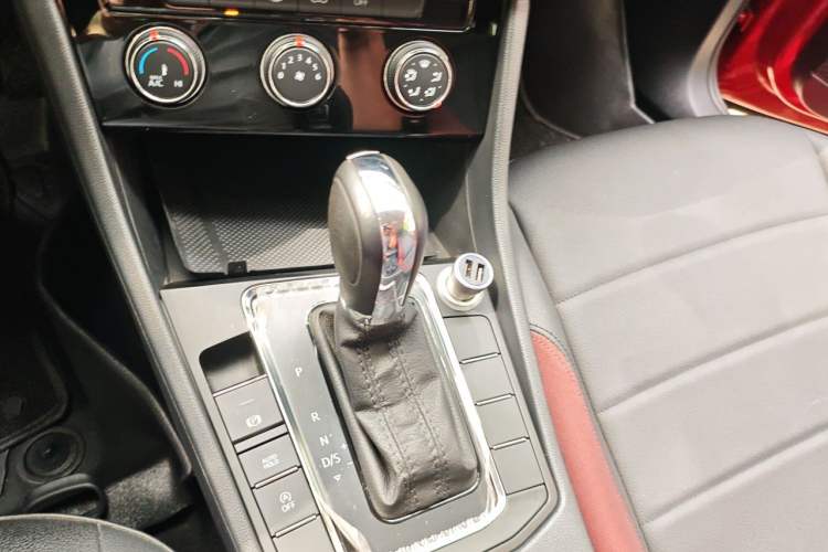 Used Volkswagen Bora 2019 1.5L Automatic Comfort Model Gear Lever