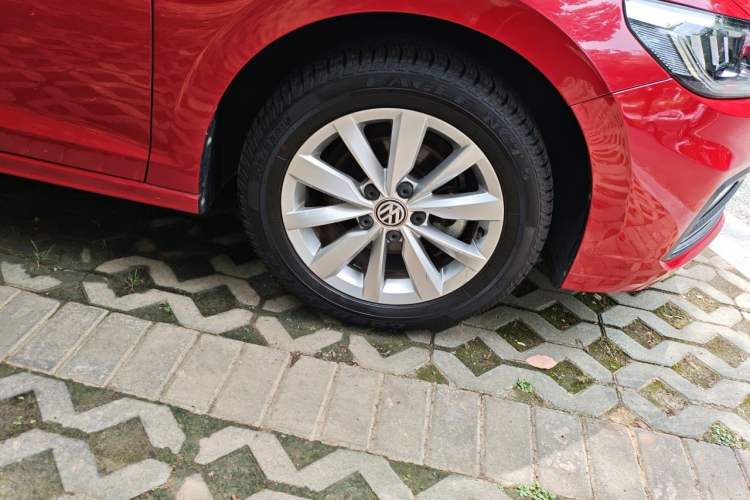 Used Volkswagen Bora 2019 1.5L Automatic Comfort Model Right Front Wheel Hub