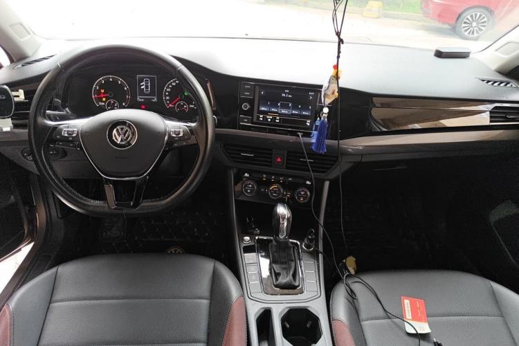 Used Volkswagen Bora 2019 Revised Version 1.5L Automatic Elite Edition China VI Standard Center Console