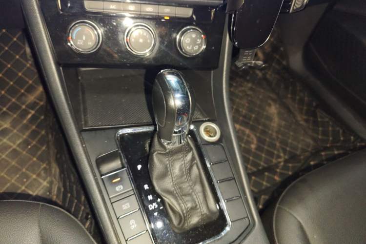 Used Volkswagen Bora 2019 1.5L Automatic Comfort Model Gear Lever