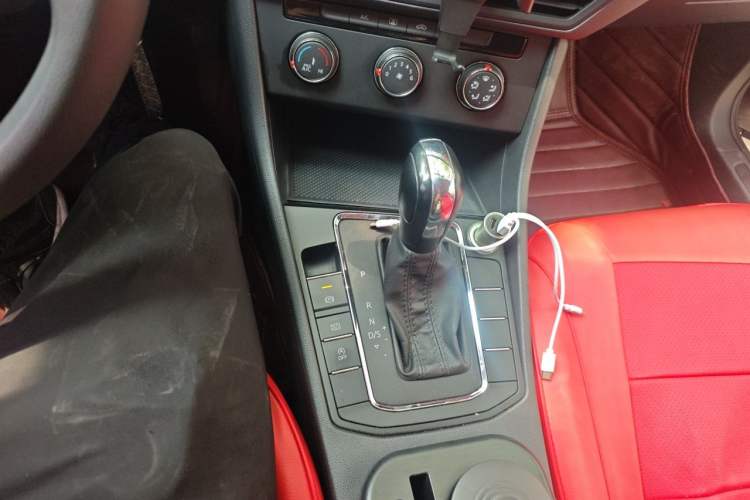 Used Volkswagen Bora 2019 1.5L Automatic Fashion Model Gear Lever