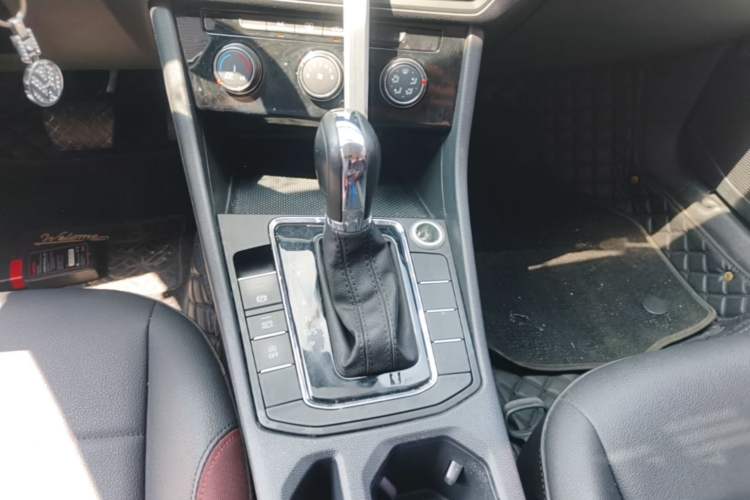 Used Volkswagen Bora 2019 1.5L Automatic Comfort Model Gear Lever