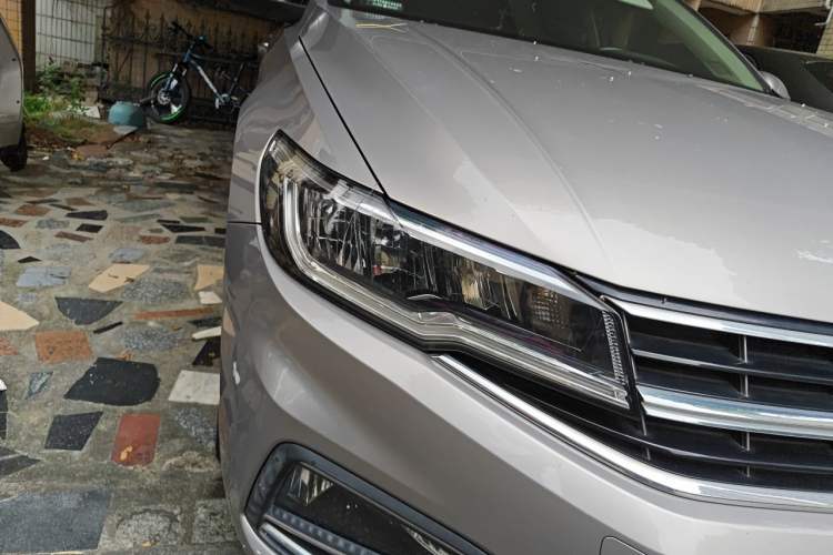 Used Volkswagen Bora 2019 Revised Version 1.5L Automatic Elite Edition China VI Standard Right Front Headlight