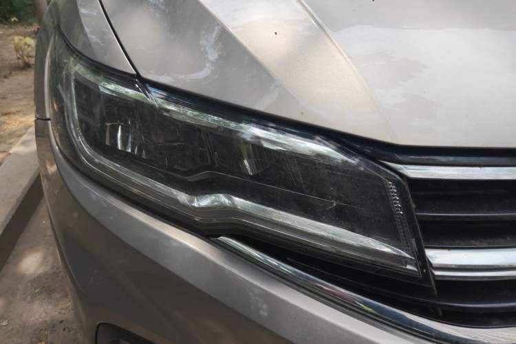 Used Volkswagen Bora 2019 Revised Version 1.5L Automatic Comfort Edition China VI Standard Right Front Headlight