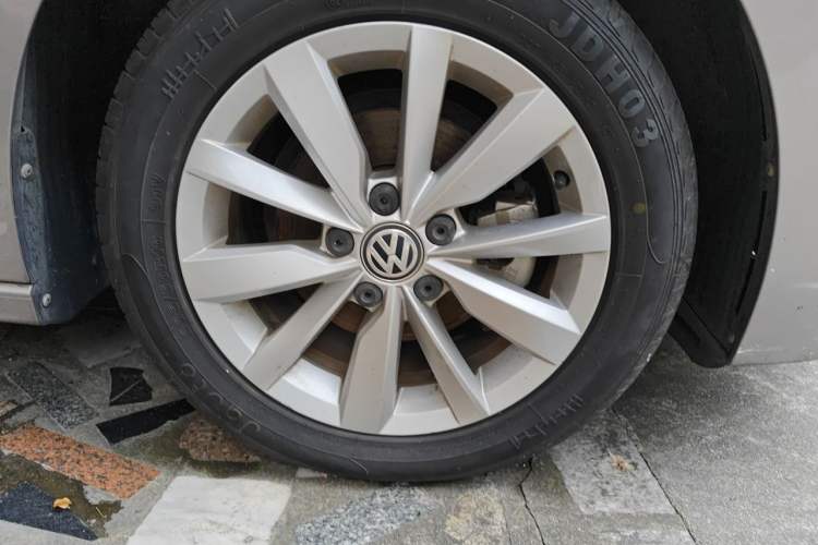 Used Volkswagen Bora 2019 Revised Version 1.5L Automatic Elite Edition China VI Standard Right Front Wheel Hub