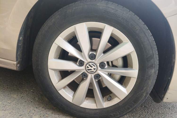 Used Volkswagen Bora 2019 Revised Version 280TSI DSG Elite Edition China VI Standard Right Front Wheel Hub