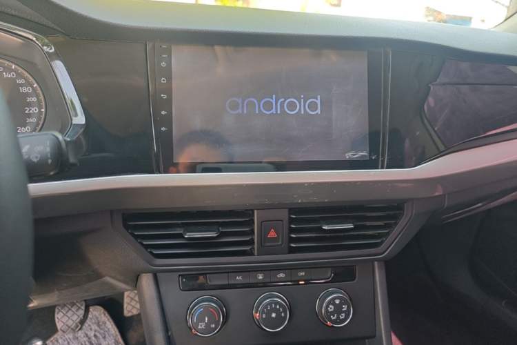 Used Volkswagen Bora 2019 1.5L Manual Fashion Edition Audio And AC Panel