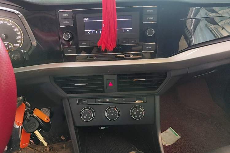 Used Volkswagen Bora 2019 1.5L Manual Fashion Edition Audio And AC Panel