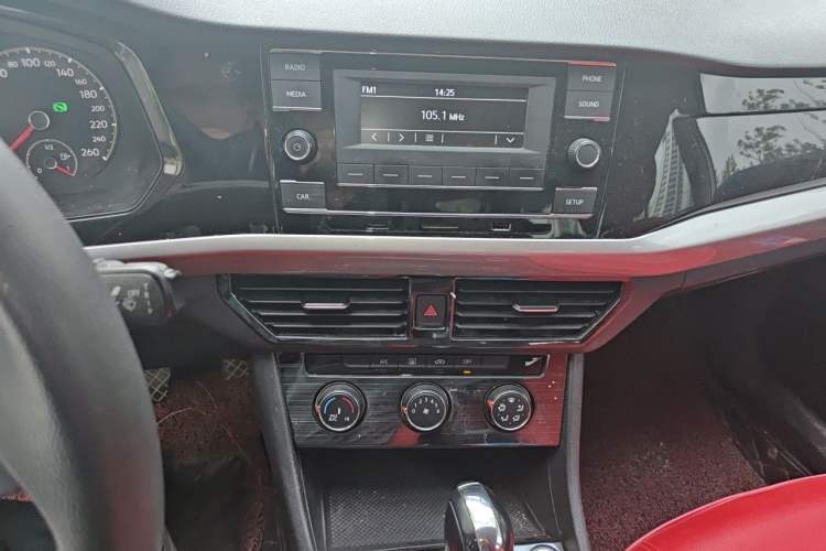 Used Volkswagen Bora 2019 1.5L Automatic Fashion Model Audio And AC Panel