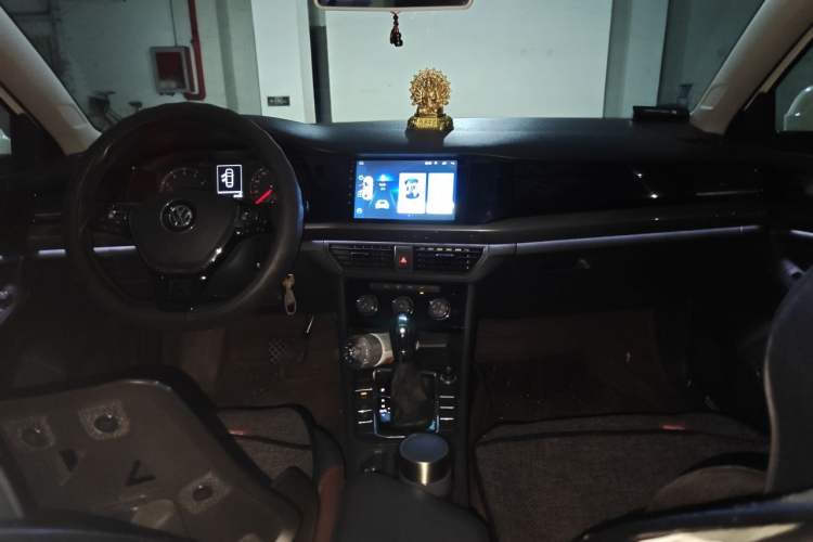 Used Volkswagen Bora 2019 1.5L Automatic Comfort Model Center Console