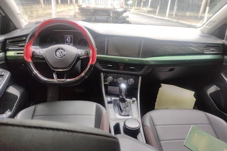 Used Volkswagen Bora 2019 Revised Version 1.5L Automatic Elite Edition China V Standard Center Console