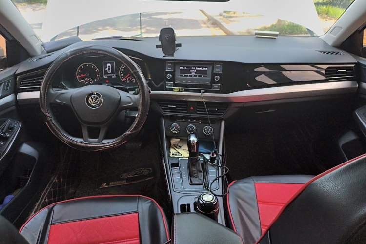Used Volkswagen Bora 2019 Revised Version 1.5L Automatic Fashionable Style China VI Center Console