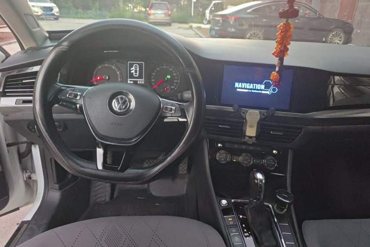 Used Volkswagen Bora 2019 1.5L Automatic Elite Version Center Console