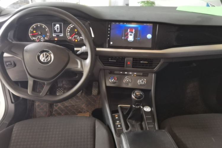 Used Volkswagen Bora 2019 Revised Version 1.5L Manual Fashion Edition China VI Standard Center Console