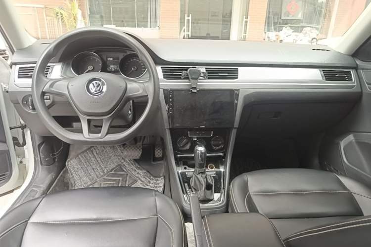 Used Volkswagen Bora 2019 Facelift Bora·Legend 1.5L Automatic Fashion Edition China VI Standard Center Console