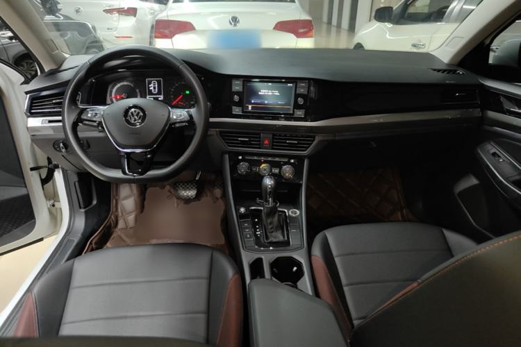 Used Volkswagen Bora 2019 Revised Version 1.5L Automatic Elite Edition China VI Standard Center Console