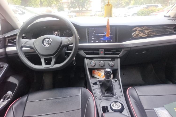 Used Volkswagen Bora 2019 Revised Version 1.5L Manual Fashion Edition China V Standard Center Console