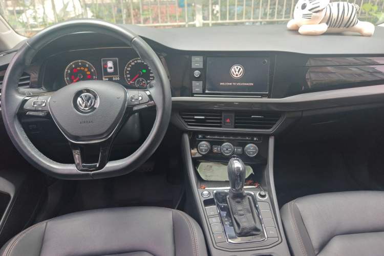 Used Volkswagen Bora 2019 Revised Version 280TSI DSG Luxury Edition China VI Standard Center Console