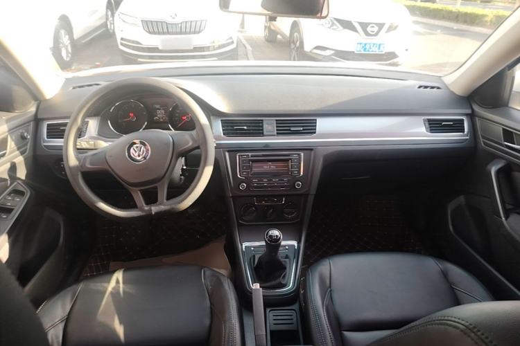 Used Volkswagen Bora 2019 Bora Legend 1.5L Manual Fashion Edition China VI Standard Center Console