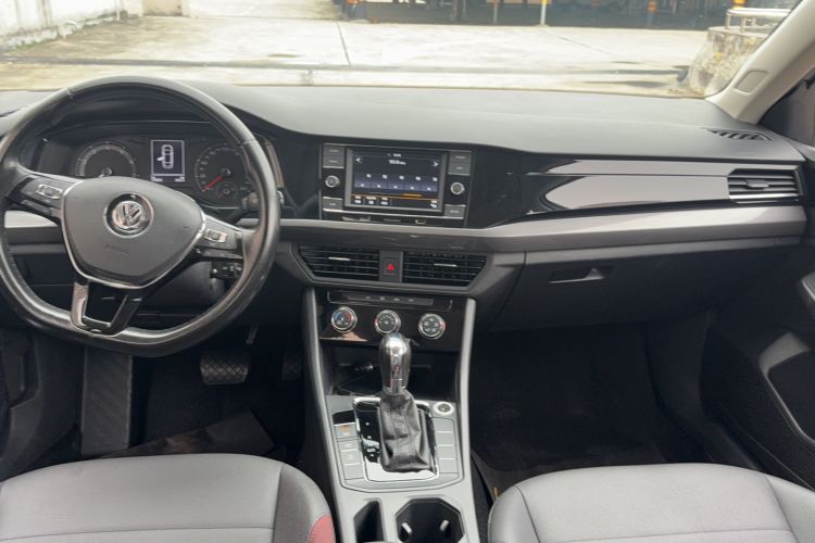 Used Volkswagen Bora 2019 Revised Version 1.5L Automatic Comfort Edition China VI Standard Center Console