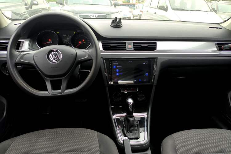 Used Volkswagen Bora 2019 Facelift Bora·Legend 1.5L Automatic Fashion Edition China VI Standard Center Console