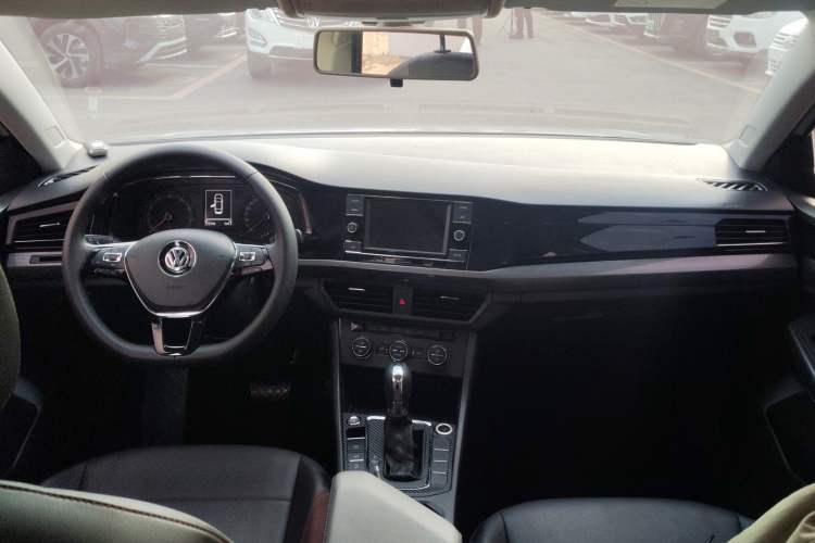 Used Volkswagen Bora 2019 Revised Version 1.5L Automatic Elite Edition China V Standard Center Console
