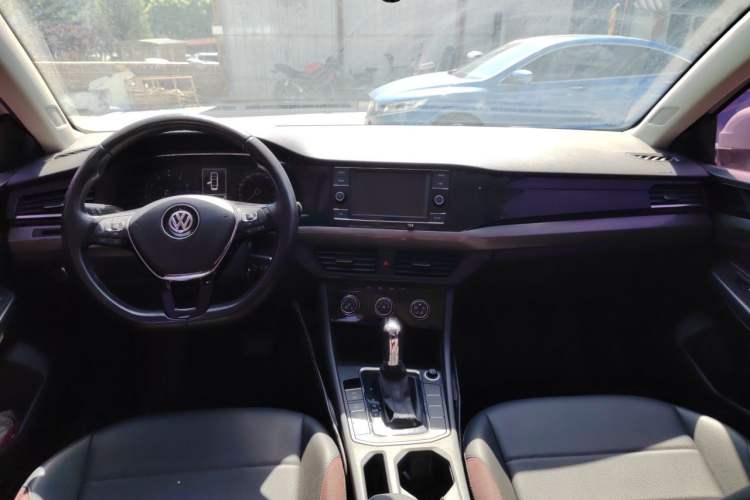 Used Volkswagen Bora 2019 Revised Version 1.5L Automatic Comfort Edition China V Standard Center Console