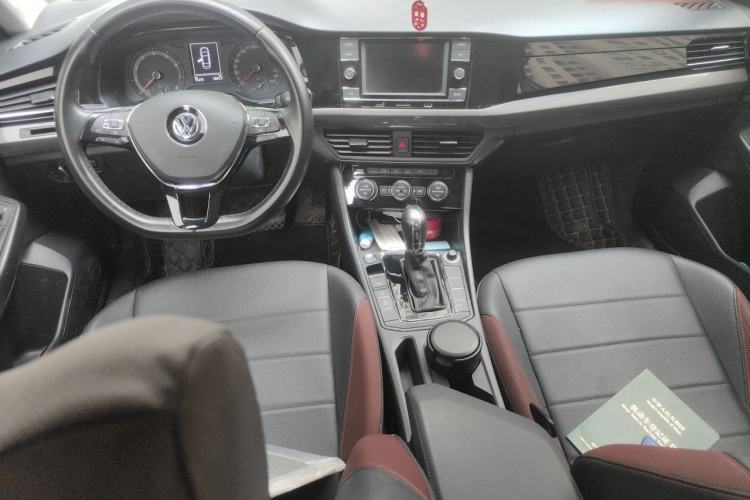 Used Volkswagen Bora 2019 Revised Version 1.5L Automatic Elite Edition China V Standard Center Console