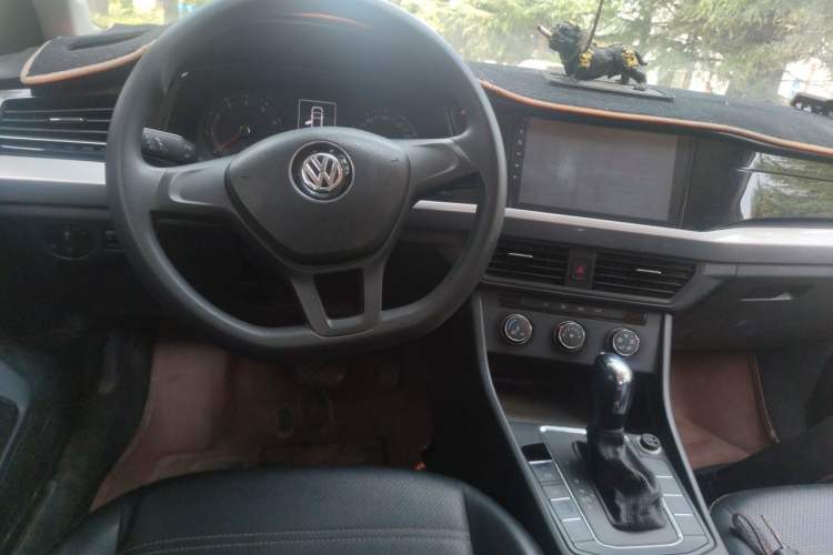 Used Volkswagen Bora 2019 1.5L Automatic Fashion Model Center Console