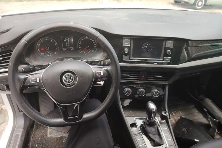 Used Volkswagen Bora 2019 Revised Version 1.5L Automatic Comfort Edition China V Standard Center Console