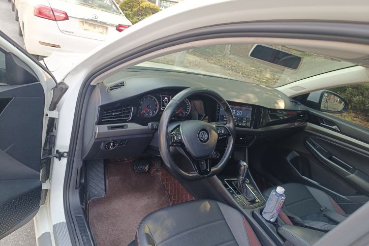 Used Volkswagen Bora 2019 1.5L Automatic Comfort Model Center Console