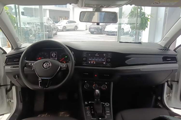 Used Volkswagen Bora 2019 Revised Version 1.5L Automatic Elite Edition China V Standard Center Console
