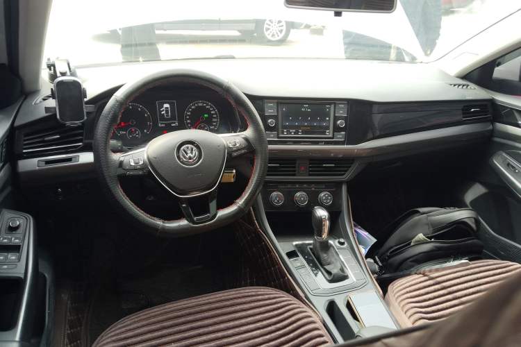 Used Volkswagen Bora 2019 Revised Version 1.5L Automatic Comfort Edition China VI Standard Center Console