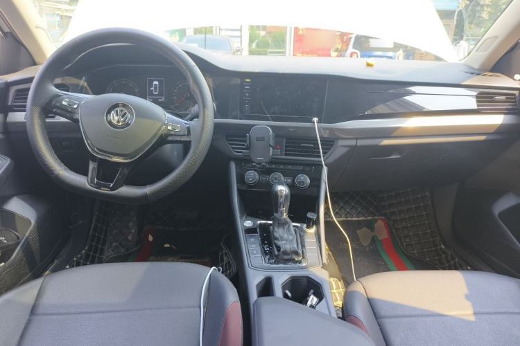 Used Volkswagen Bora 2019 Revised Version 1.5L Automatic Elite Edition China VI Standard Center Console
