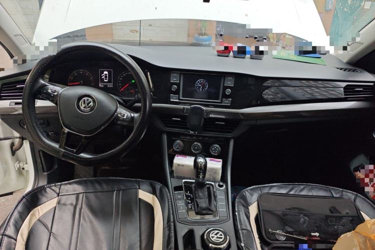 Used Volkswagen Bora 2019 Revised Version 1.5L Automatic Comfort Edition China V Standard Center Console