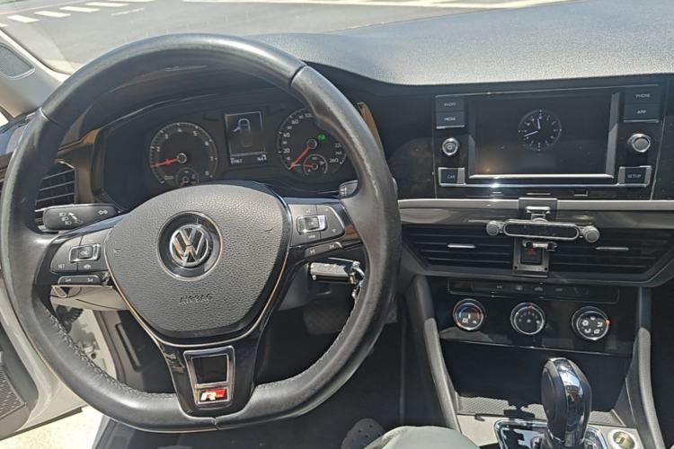 Used Volkswagen Bora 2019 Revised Version 1.5L Automatic Comfort Edition China VI Standard Center Console