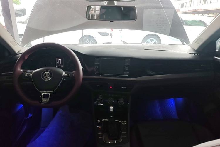 Used Volkswagen Bora 2019 Revised Version 1.5L Automatic Elite Edition China V Standard Center Console