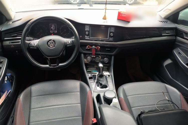 Used Volkswagen Bora 2019 Revised Version 1.5L Automatic Elite Edition China VI Standard Center Console
