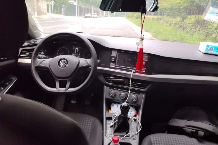 Used Volkswagen Bora 2019 Revised Version 1.5L Manual Fashion Edition China VI Standard Center Console